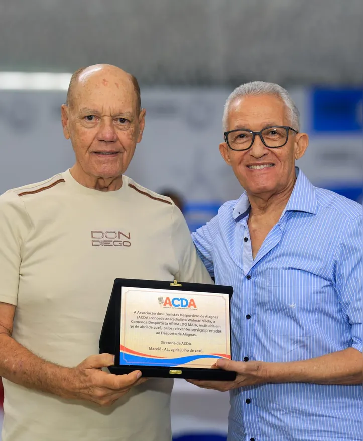 Antônio Torres entregou a comenda a Walmari Vilela
