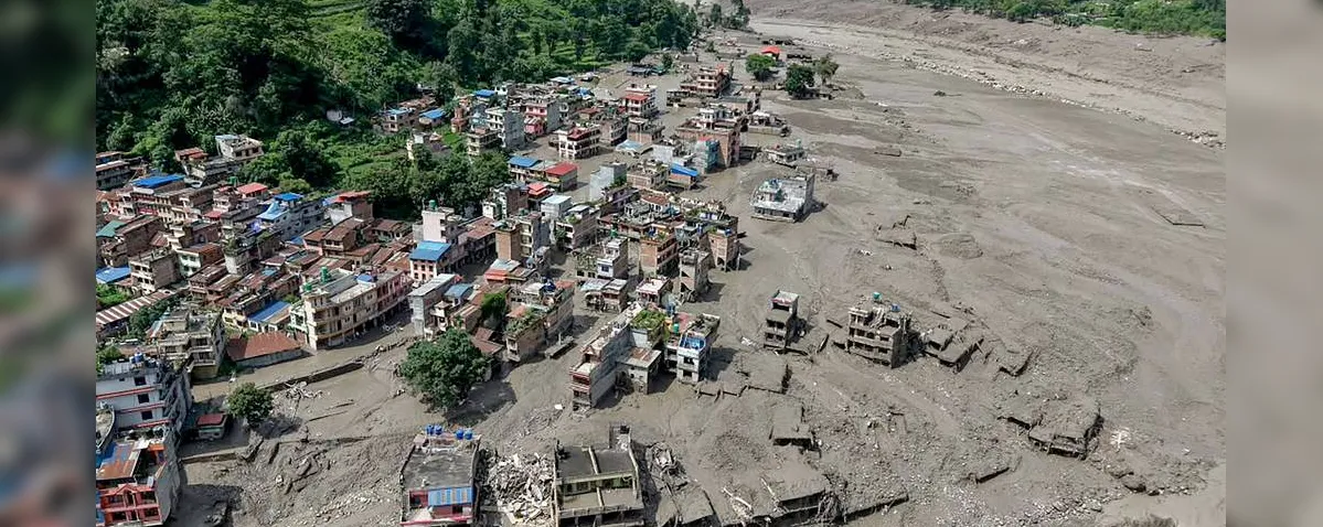 Deslizamentos e enchentes no Nepal e no Tibete matam 160