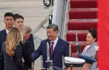 Em gesto raro, Trump recebe Xi Jinping em pista de aeroporto