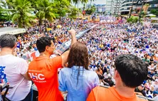 JHC e Renan Filho tomam a orla e mostram força na reta final da campanha eleitoral