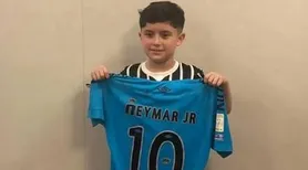Ele ganhou a camisa; adultos perderam a vergonha