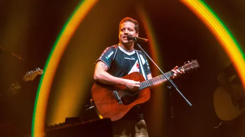 Chico Chico apresenta a turnê ‘Let It Burn / Deixa Arder’ em Maceió - Imagem