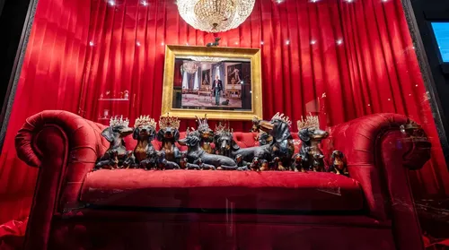 Conheça o museu dedicado a cachorros salsichinhas com mais de 30 mil peças - Imagem