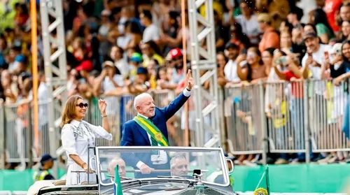 Desfile de 7 de Setembro reúne cúpula dos três Poderes em Brasília - Imagem