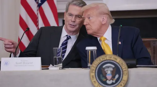 EUA ameaçam asfixiar economia do Irã, mas China desafia estratégia de Trump - Imagem