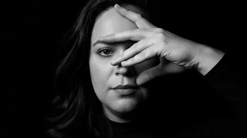 Gabi Coêlho transforma desconforto em arte e conquista prêmio internacional - Imagem
