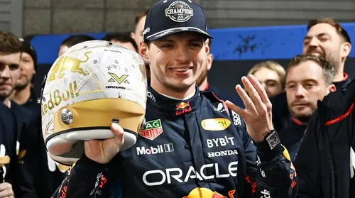 Max Verstappen encerra rumores e renova com a Red Bull - Imagem