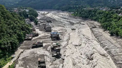 Número de mortos de tragédia no Tibete e Nepal sobe para 395 - Imagem
