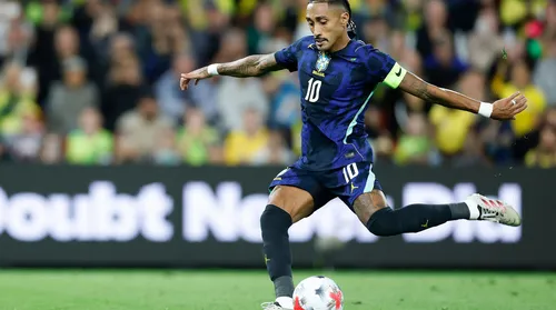 Raphinha é cortado da Seleção após sentir desconforto muscular - Imagem