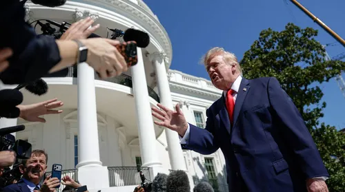 Trump diz que acompanha as eleições do Brasil “de perto” - Imagem