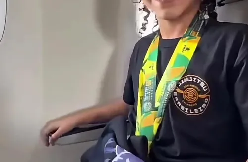 Atleta de jiu-jitsu, Joaninha é homenageada em voo