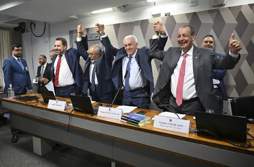Comissão aprova fim da escala 6x1 e votação vai ao plenário do Senado