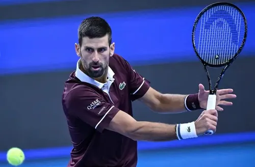 Djokovic passa mal, mas vence e amplia recorde em Pequim