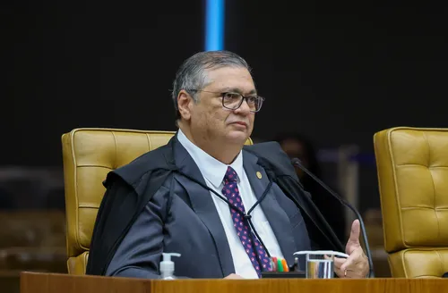 Flávio Dino tira sigilo de ação sobre filme “Dark Horse”