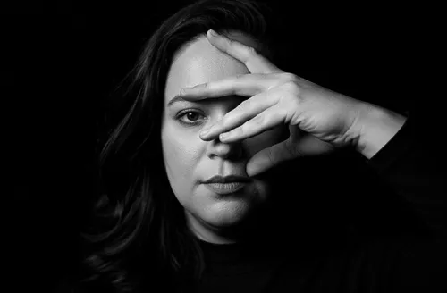 Gabi Coêlho transforma desconforto em arte e conquista prêmio internacional
