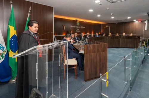 Juiz Hélio Pinheiro toma posse como desembargador eleitoral