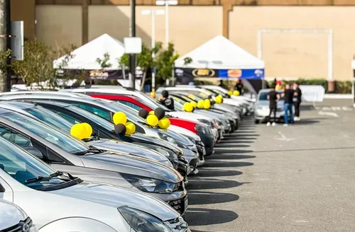Mega Feirão de veículos reúne 500 seminovos em shopping da capital
