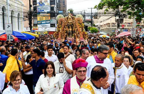 Procissão marca encerramento da festa de Nossa Senhora dos Prazeres em Maceió