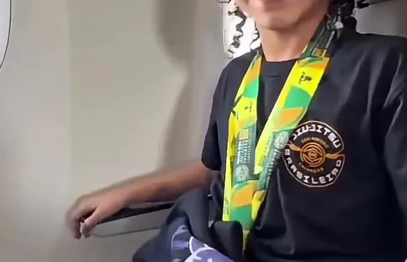 Atleta de jiu-jitsu, Joaninha é homenageada em voo