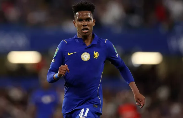 Com menos espaço, Estêvão reavalia futuro no Chelsea
