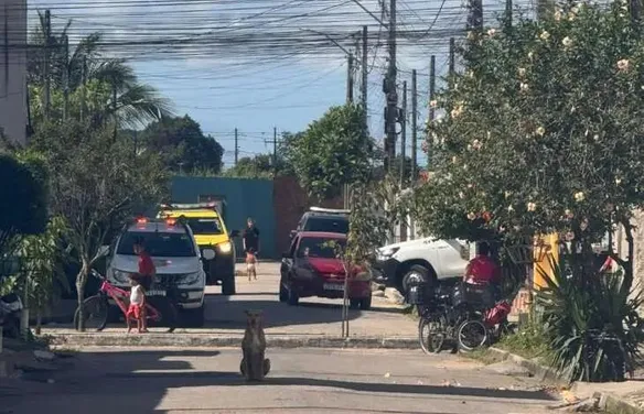 Homem é encontrado morto e ensanguentado em cima de uma cama em Rio Largo