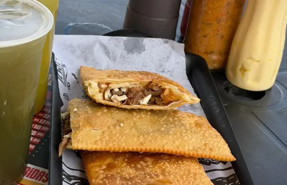 Pastel 101: o desvio na BR que vale a pena por uma costela defumada