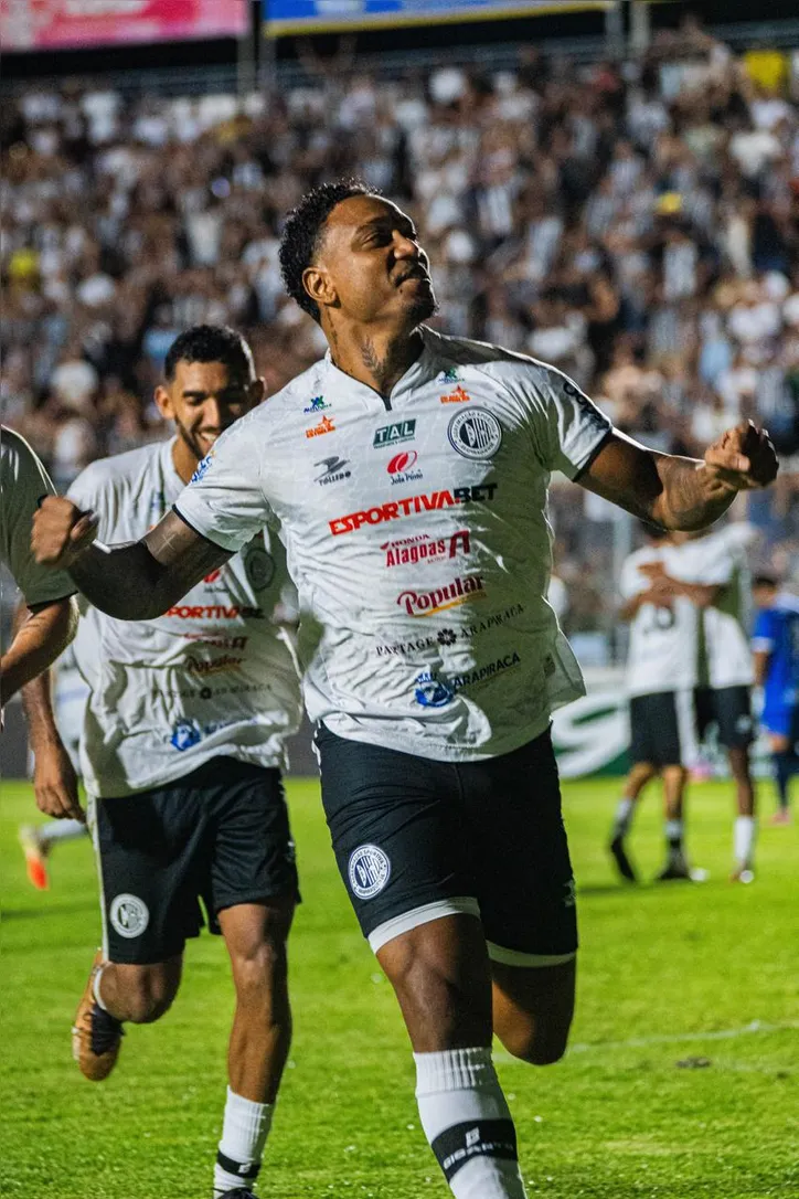 Michel Douglas marcou sete gols em 12 jogos pelo Alvinegro