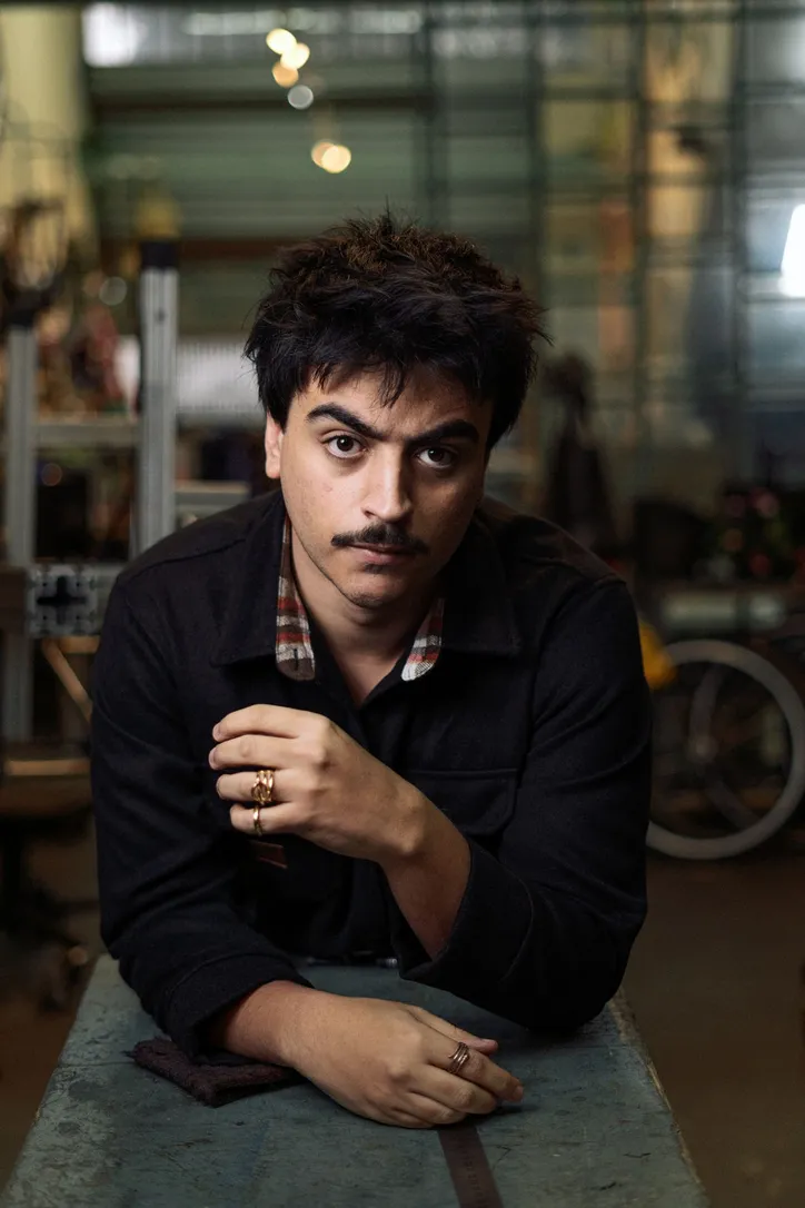 “Não tenho interesse em explicar tudo, deixar tudo autoevidente na canção”, diz o compositor e cantor de Alagoas
