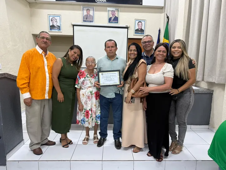 O poeta Audálio Honorato ao lado da esposa Isabel Honorato e familiares