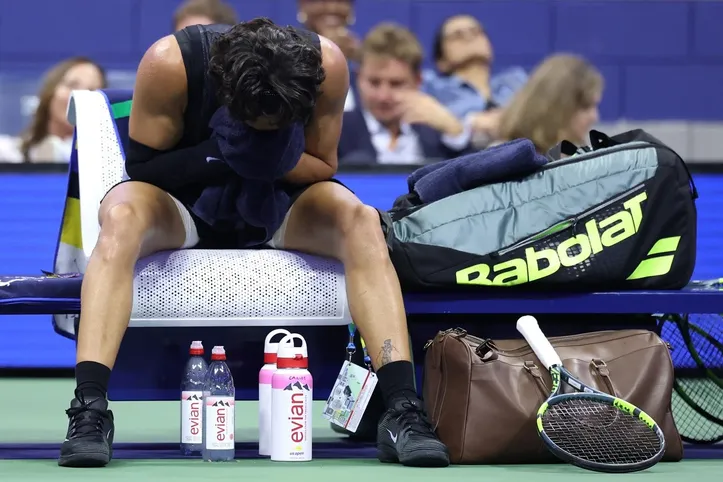 Tenista espanhol passou mal durante a partida e foi eliminado