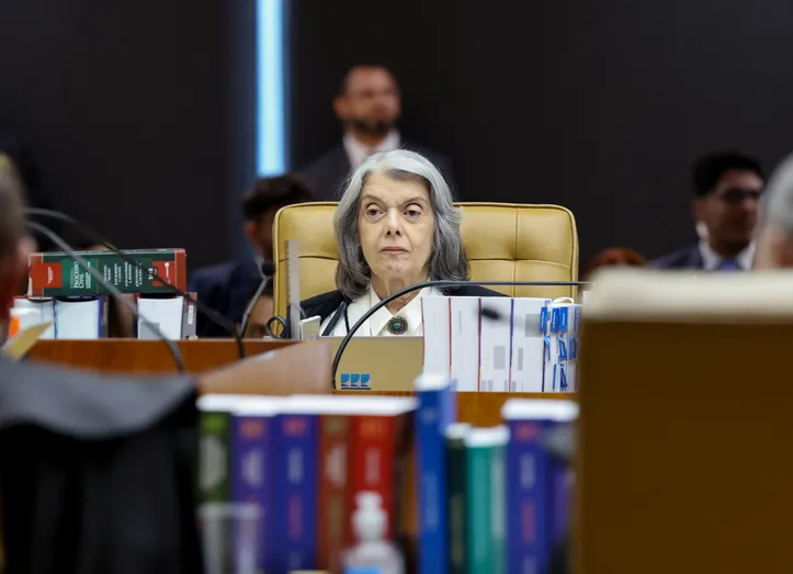 Imagem ilustrativa da imagem Cármen Lúcia diz estar ‘envergonhada’ com crise no Supremo e pede desculpas ao País