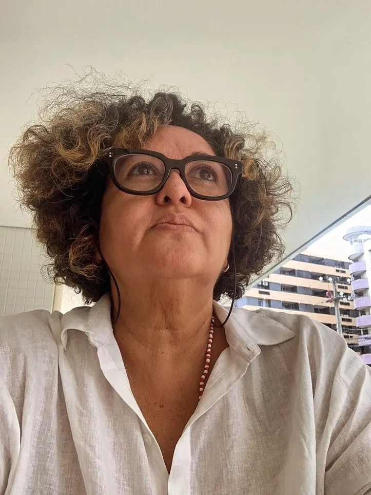 Jornalista, doutora e mestra em Linguística, Cíntia Ribeiro é uma das idealizadoras do “Fala, Bolacheira!”