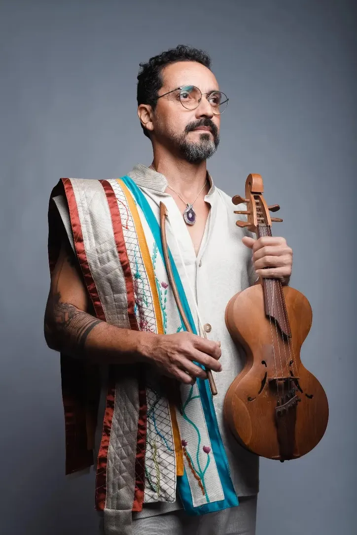 Cláudio Rabeca, rabequeiro formado por Mestre Salustiano, faz sua estreia no Vozes do Velho Chico no dia 5 de setembro, em Piranhas