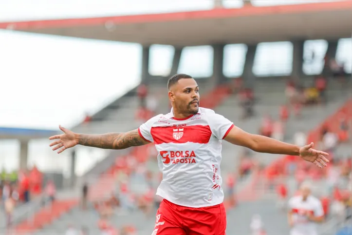 Artilheiro da Série B, com 16 gols, Mikael permanece no CRB