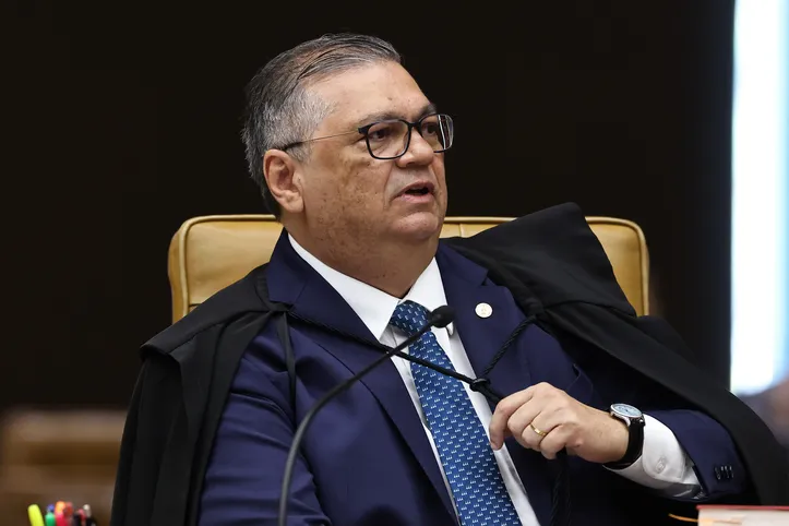 Imagem ilustrativa da imagem Dino: ‘Se seguir como está, será uma crise por semana”