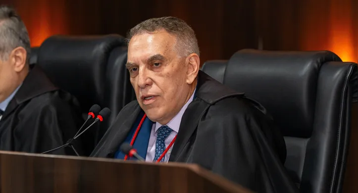 Desembargador Ivan Vasconcelos considera número absurdo