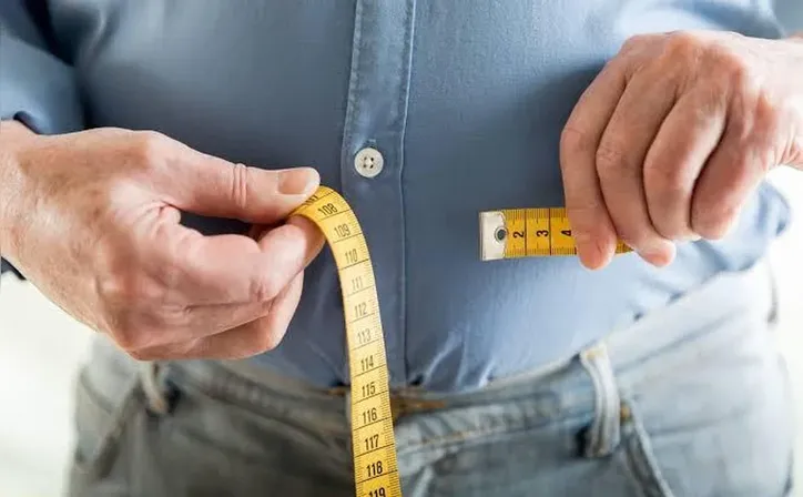 Imagem ilustrativa da imagem Entenda por que a barriga do homem costuma aparecer depois dos 40