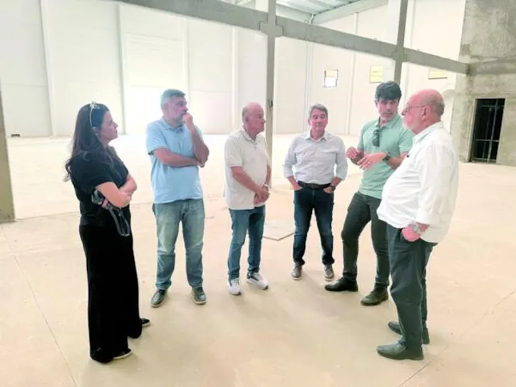 Representantes do setor produtivo de Alagoas acompanharam o andamento das obras da nova unidade e, em seguida, conheceram as instalações da Natville em Nossa Senhora da Glória, no Sertão sergipano