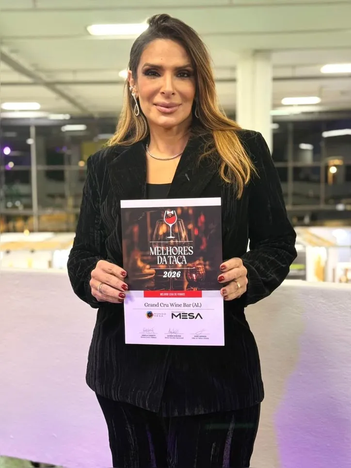 Empresária da Grand Cru Maceió, ANA ALICE VASCO comemora a conquista pela casa do título de Melhor Loja de Vinhos no ranking de Melhores da Taça 2026, promovido pela revista Prazeres da Mesa