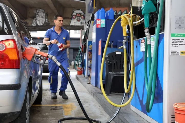 As novas medidas foram adotadas em meio à permanência da volatilidade no mercado internacional de petróleo.