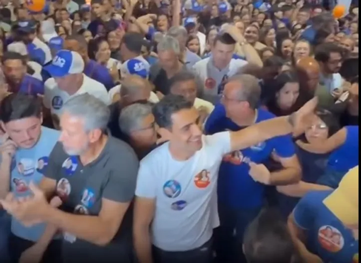 Ao lado de Arthur Lira, JHC fez caminhada ontem em Craíbas
