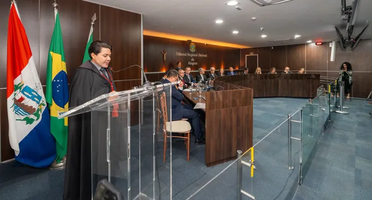 Imagem ilustrativa da imagem Juiz Hélio Pinheiro toma posse como desembargador eleitoral