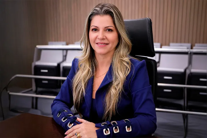 Vice-presidente do Crea-AL, MICHELLE PALLADINO assumiu o exercício da presidência no último sábado, em função do pedido de licença da presidente Rosa Tenório, tornando-se a primeira engenheira eletricista no cargo nos 57 anos de história do conselho