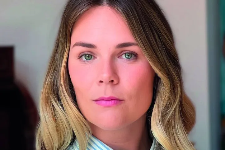 Caro Claire Burke é autora de "Bons Tempos – Yesteryear", que chega agora ao Brasil pela editora Rocco