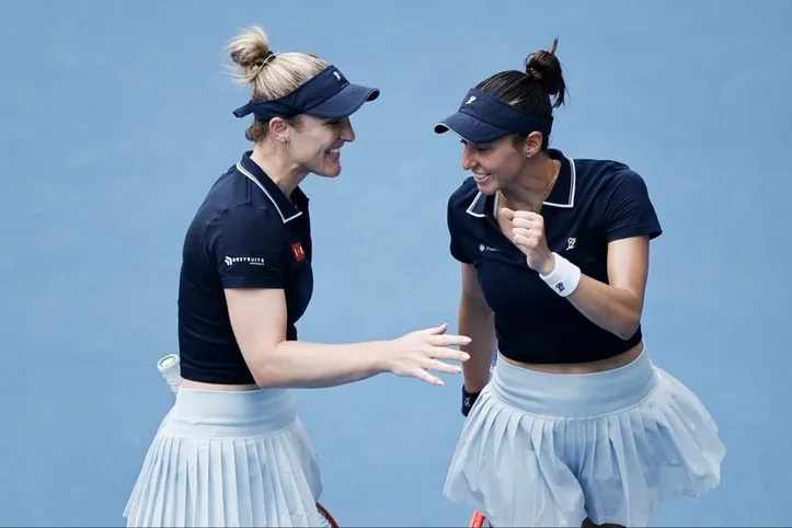 Dabrowski (E) e Stefani (D) começaram bem nos Estados Unidos