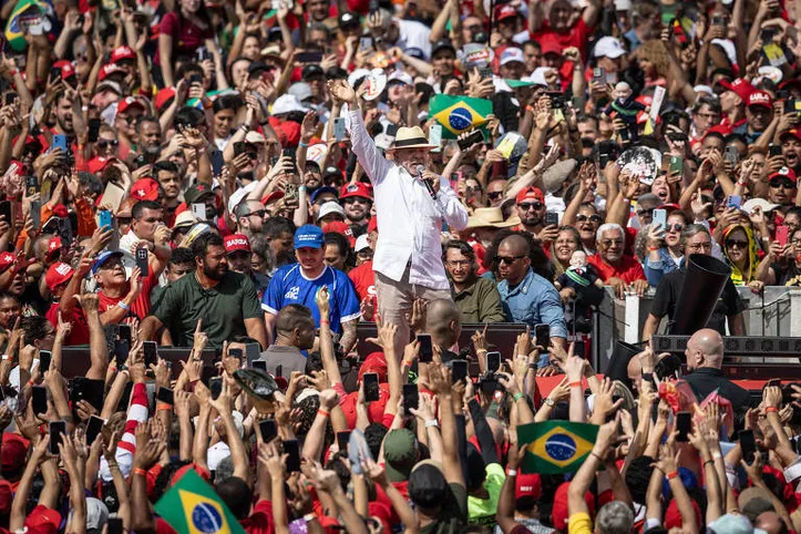 Numa segunda rodada, Lula lidera por 47% a 43% de Flávio