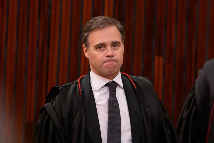 Mendonça nega agir em causa própria e acusa Gilmar de constranger ministros do Supremo