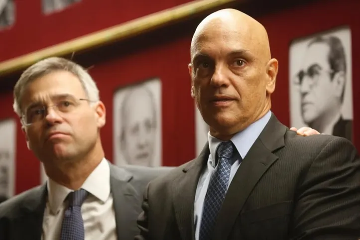 Mendonça é acusado por Moraes de adotar condutas que configuram quebra de imparcialidade