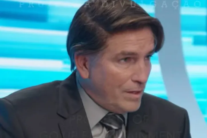 Jim Caviezel em cena de 'Dark Horse', filme sobre Bolsonaro