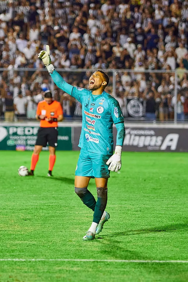 Goleiro se destacou na campanha que garantiu o acesso à Série C